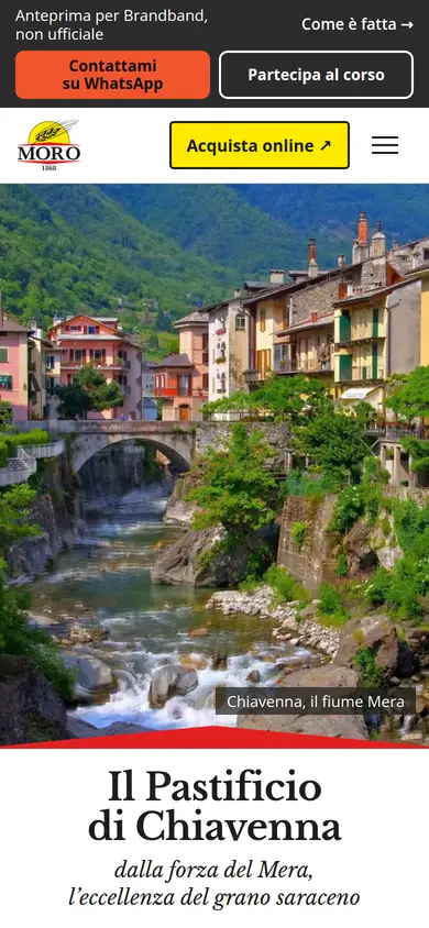 La prima schermata della home rifatta sul telefono: Chiavenna sul Mera, il frontone rosso e il nome sotto