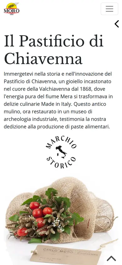 La prima schermata della home di oggi sul telefono: il titolo, un paragrafo lungo, il timbro del marchio storico e il mazzo di pasta nella juta